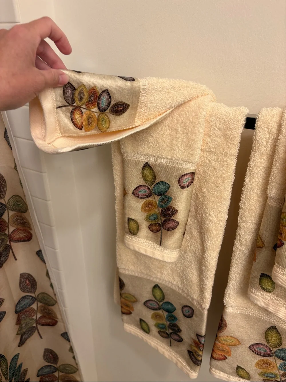 Croscill mosaic Shower Curtain and 11 towels - Multicolor